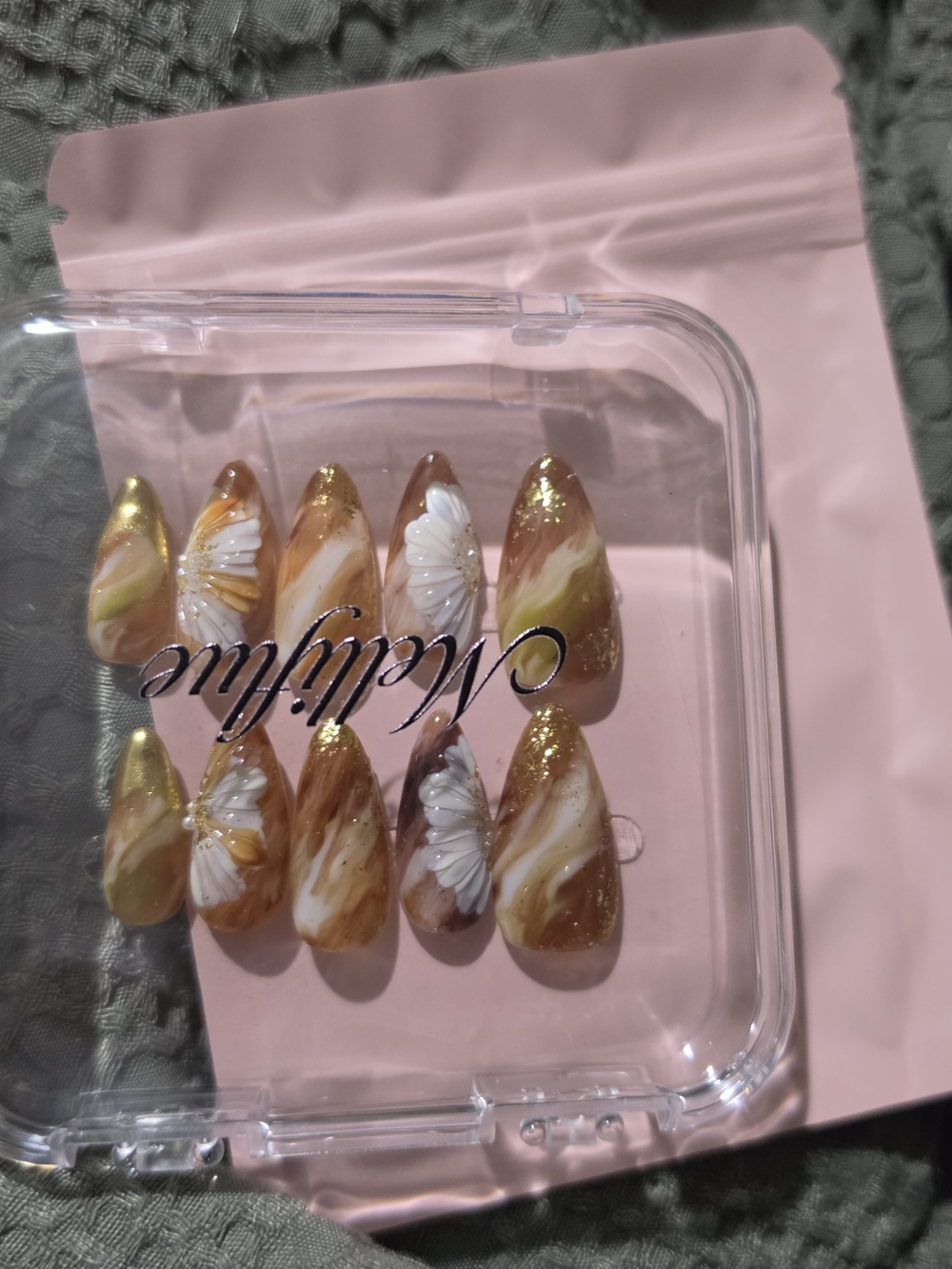 Neutral Marble Daisy Press-On Nails by